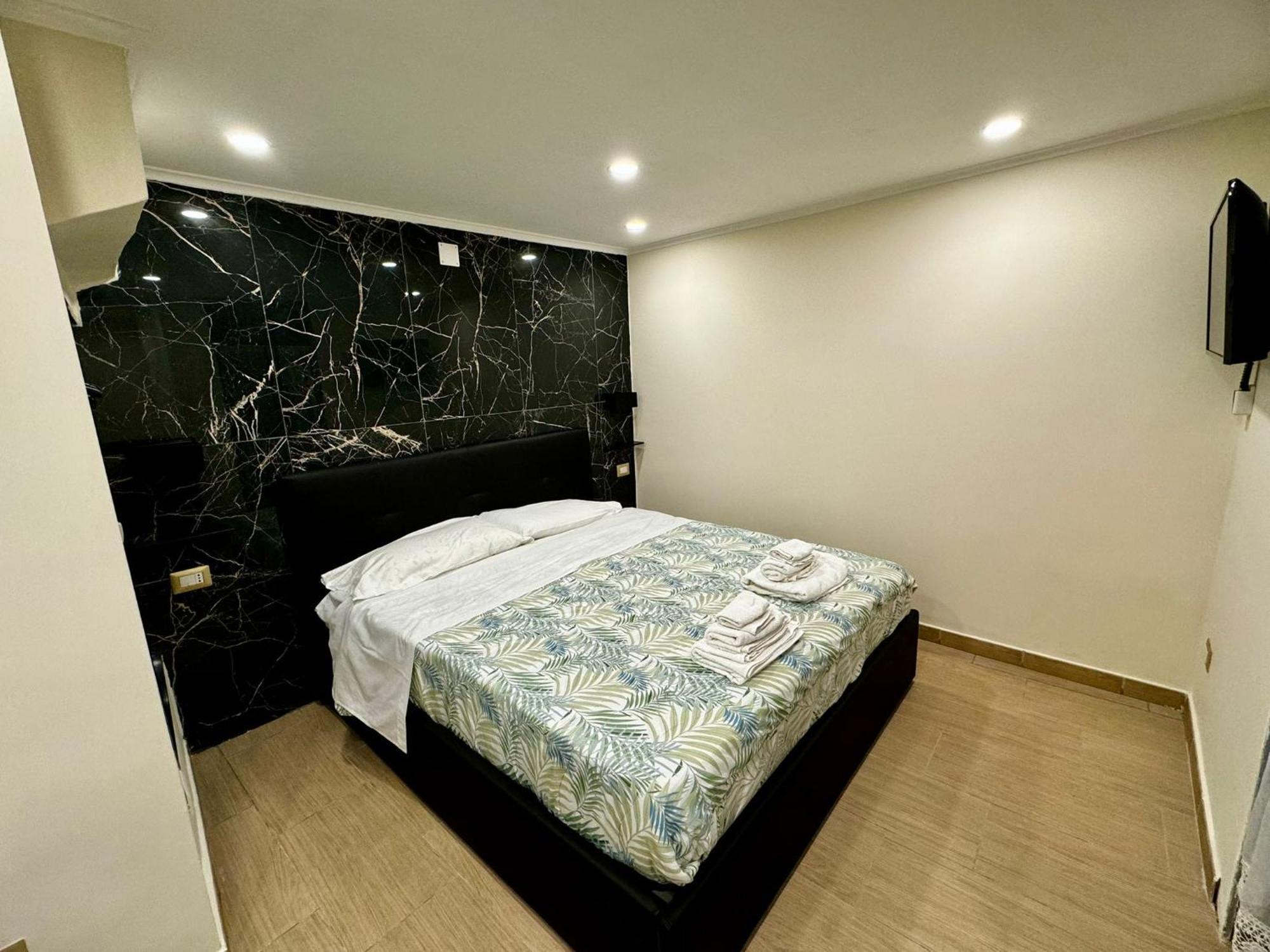 Fl Black Diamond เนเปิลส์ ภายนอก รูปภาพ